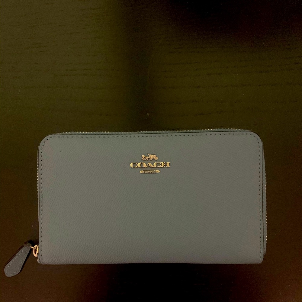 SOLD BNWT Coach Wallet - Picture 1 of 9